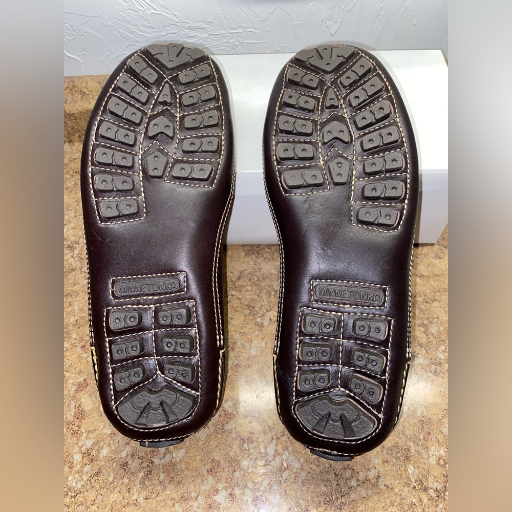 Minnetonka Mens Driving Moccasin in Brown Style#862 - Picture 2 of 9